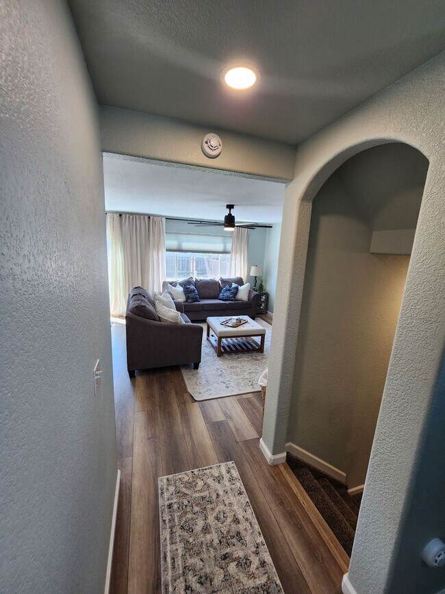 Foto del edificio - Beautiful 2-Story Home with Finished Basem...