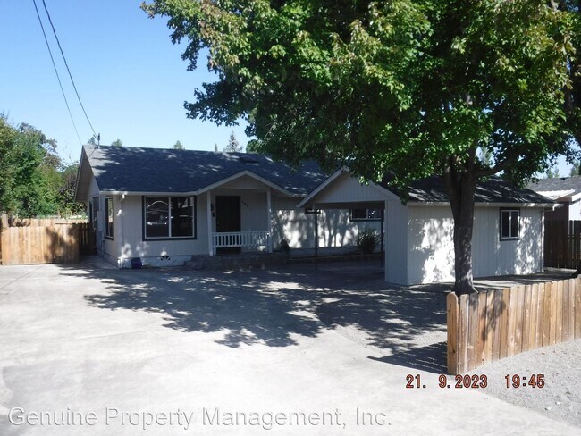 Building Photo - 3 br, 2 bath House - 107 Oak Street