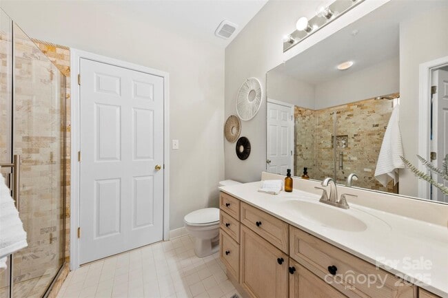 Photo - 921 Northeast Dr House