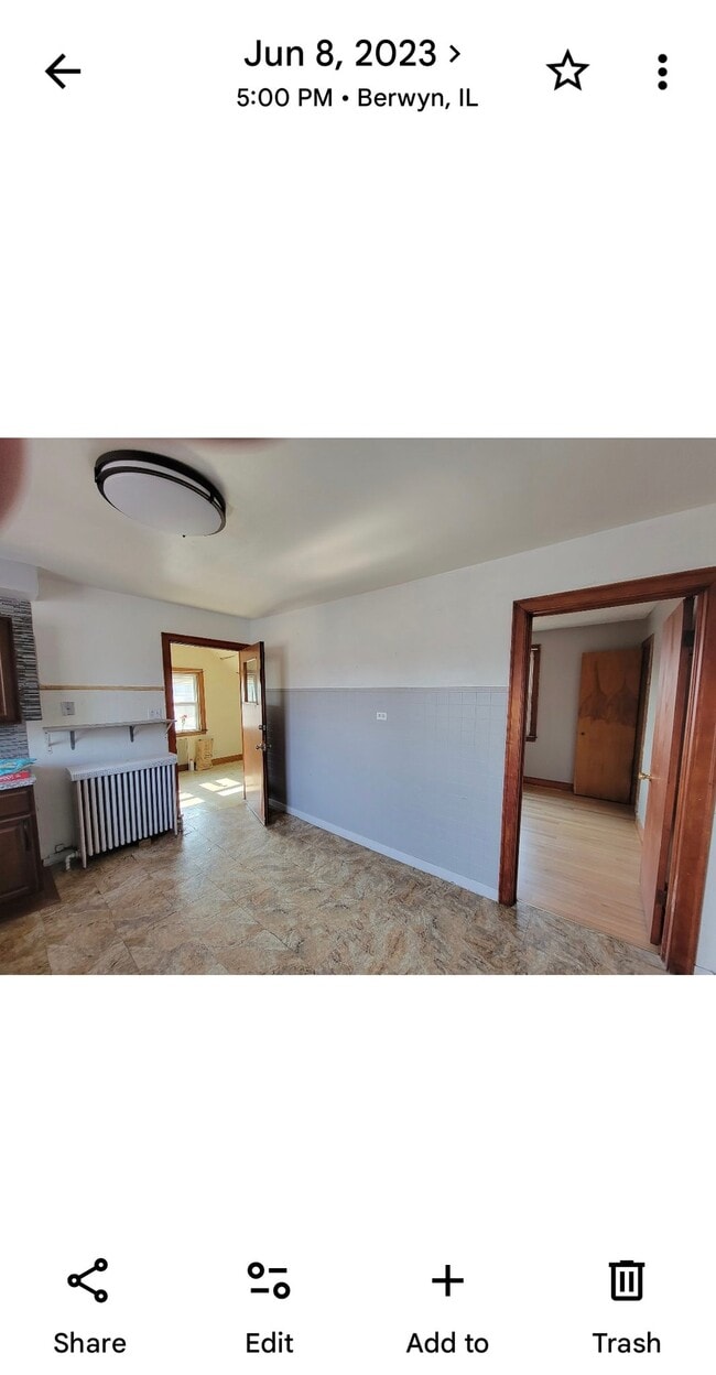 Building Photo - 2536 Ridgeland Ave