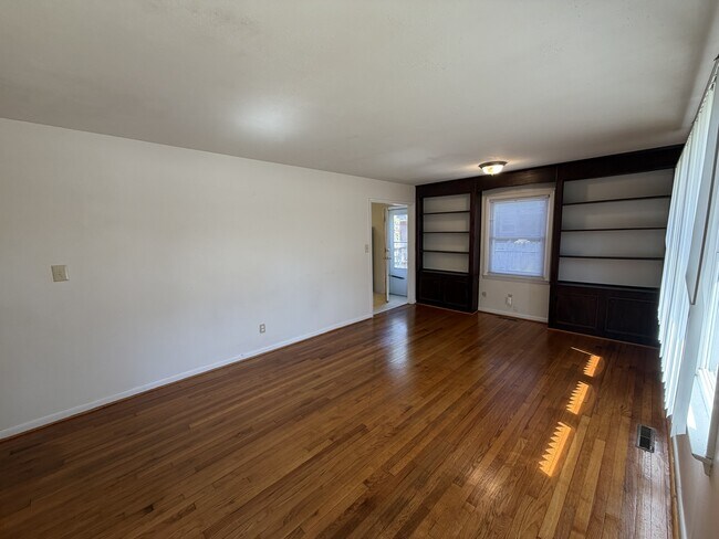 Foto del edificio - 1008 W Arlington Blvd