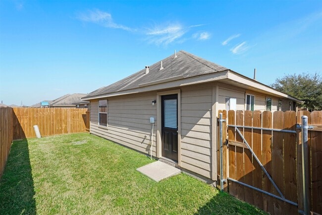 Building Photo - 5719 S Brenwood Dr