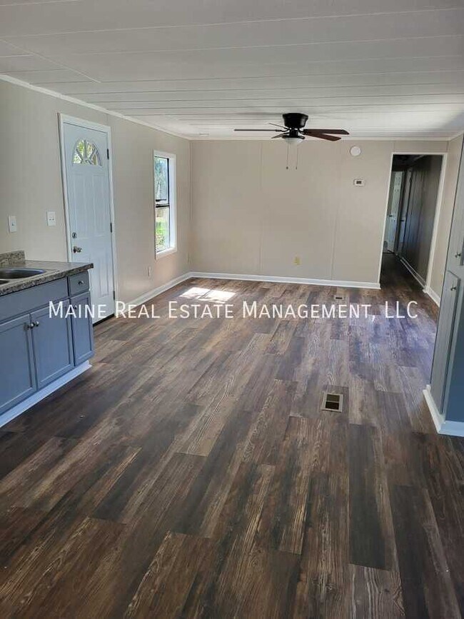 Foto del edificio - 705 Robarts Rd