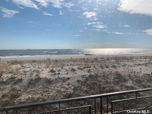 Building Photo - 984 Oceanfront