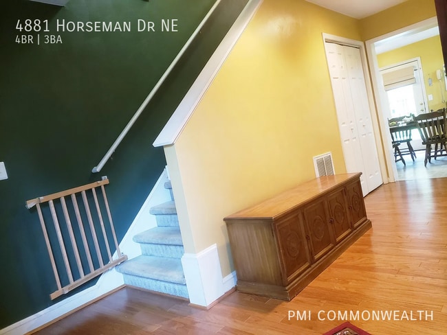Building Photo - 4881 Horseman Dr NE
