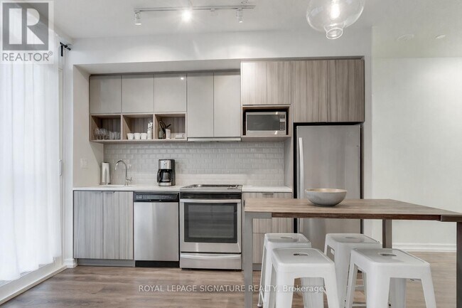 Photo du bâtiment - 52 Forest Manor Rd