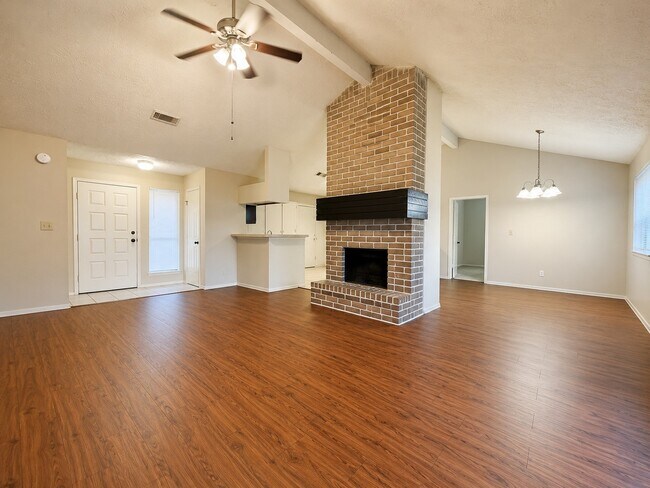 Building Photo - 21227 Park Mt Dr