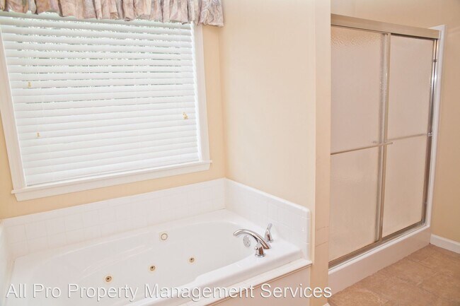 Foto del edificio - 3 br, 2 bath House - 629 Greenfern Trail