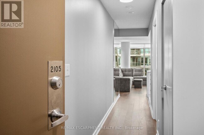 Photo du bâtiment - 1808-381-2381 Front St W