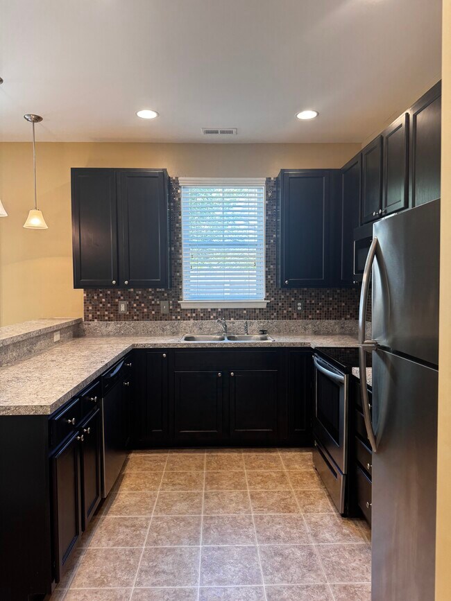 Foto del edificio - 4044 Clarendon Way