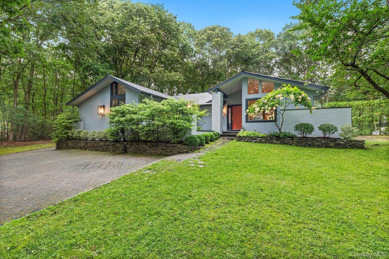 Primary Photo - 2723 Deerfield Rd