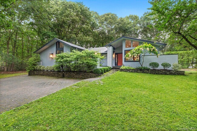 Foto del edificio - 2723 Deerfield Rd