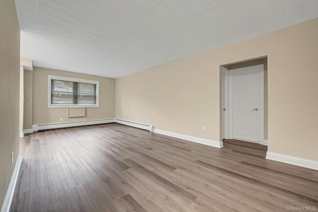 Building Photo - 505 White Plains Rd