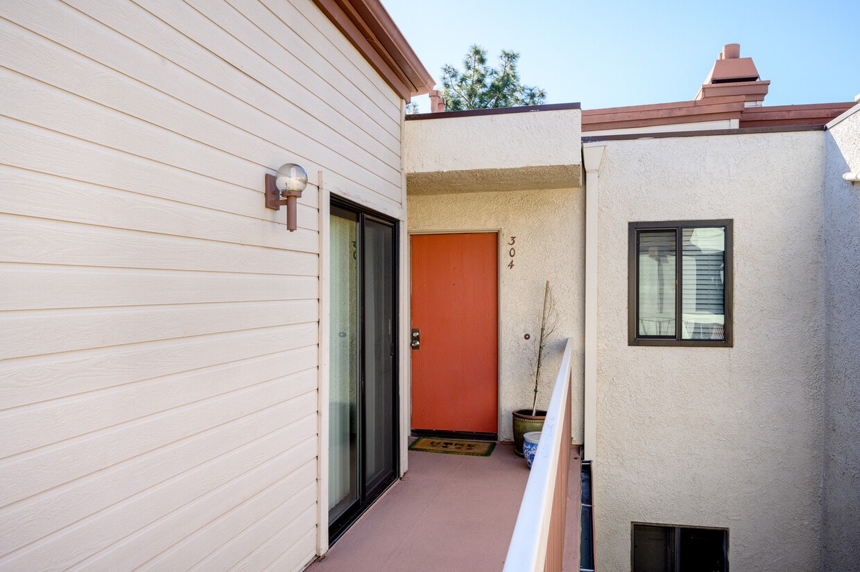 427 E Orange Grove Ave Unit 304, Burbank, CA 91501 Condo for Rent in