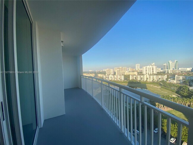 Foto del edificio - 1755 E Hallandale Beach Blvd