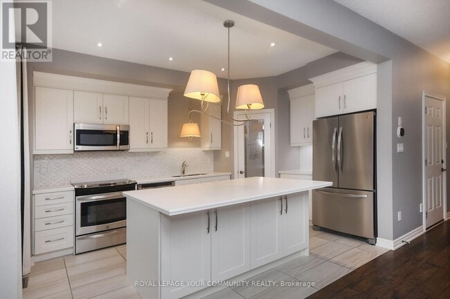 Photo du bâtiment - 421-421 Kitty Murray Ln