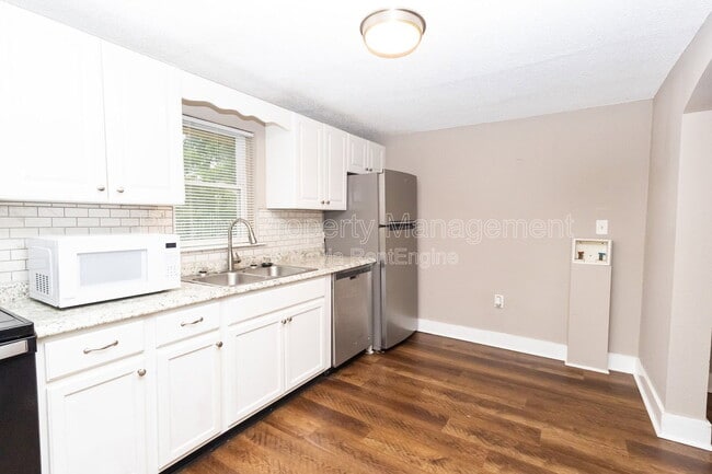 Building Photo - 403 Warren St