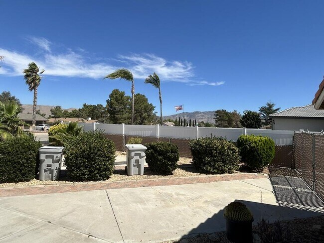 Foto del edificio - 7728 Paisley Ave