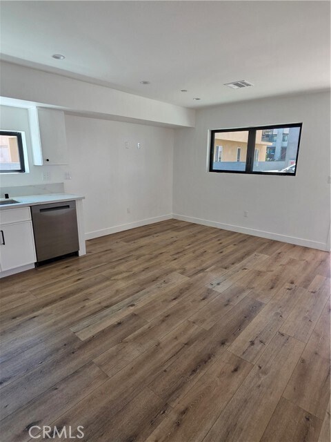 Building Photo - 6130 Hazeltine Ave