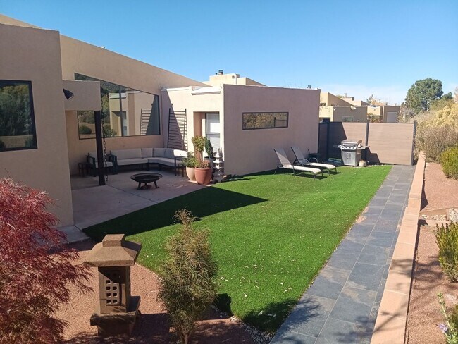 Foto del edificio - 4 Bedroom, 3 Bathroom Home! Schedule a Sho...