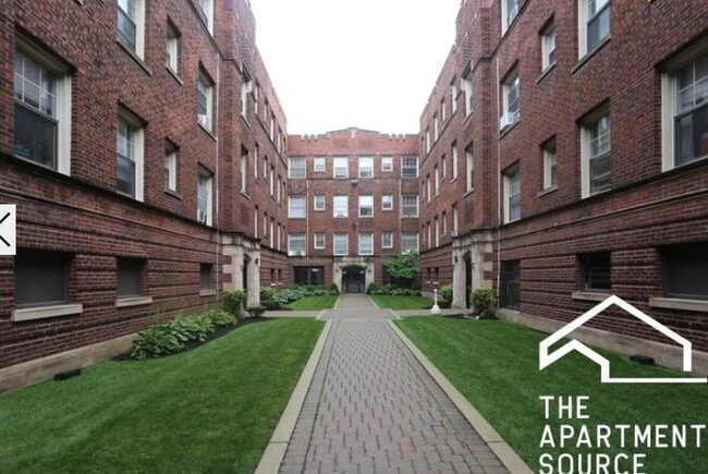 Building Photo - 3259 W Wrightwood Ave