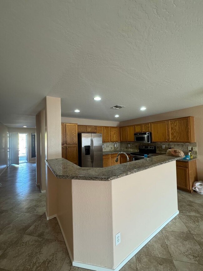 Building Photo - REMODELED 4 BEDROOM HOUSE IN PHOENIX