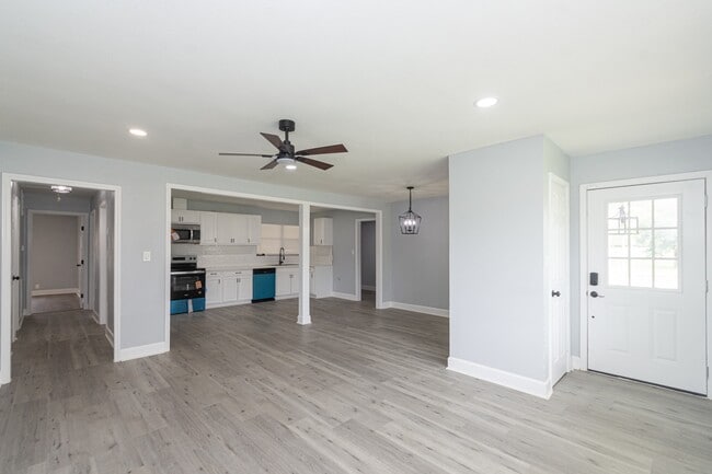 Building Photo - 5429 De Lange Ln