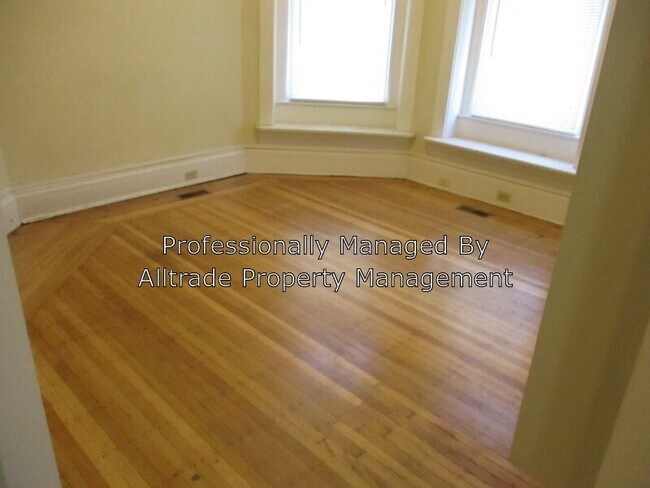 Building Photo - 525 W Ormsby Ave