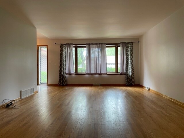 Foto del edificio - 720 N Broadway Ave