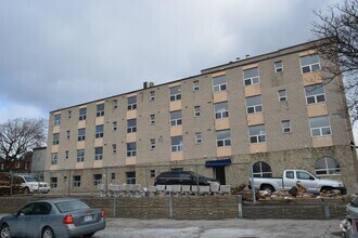Building Photo - 570-570 King St W