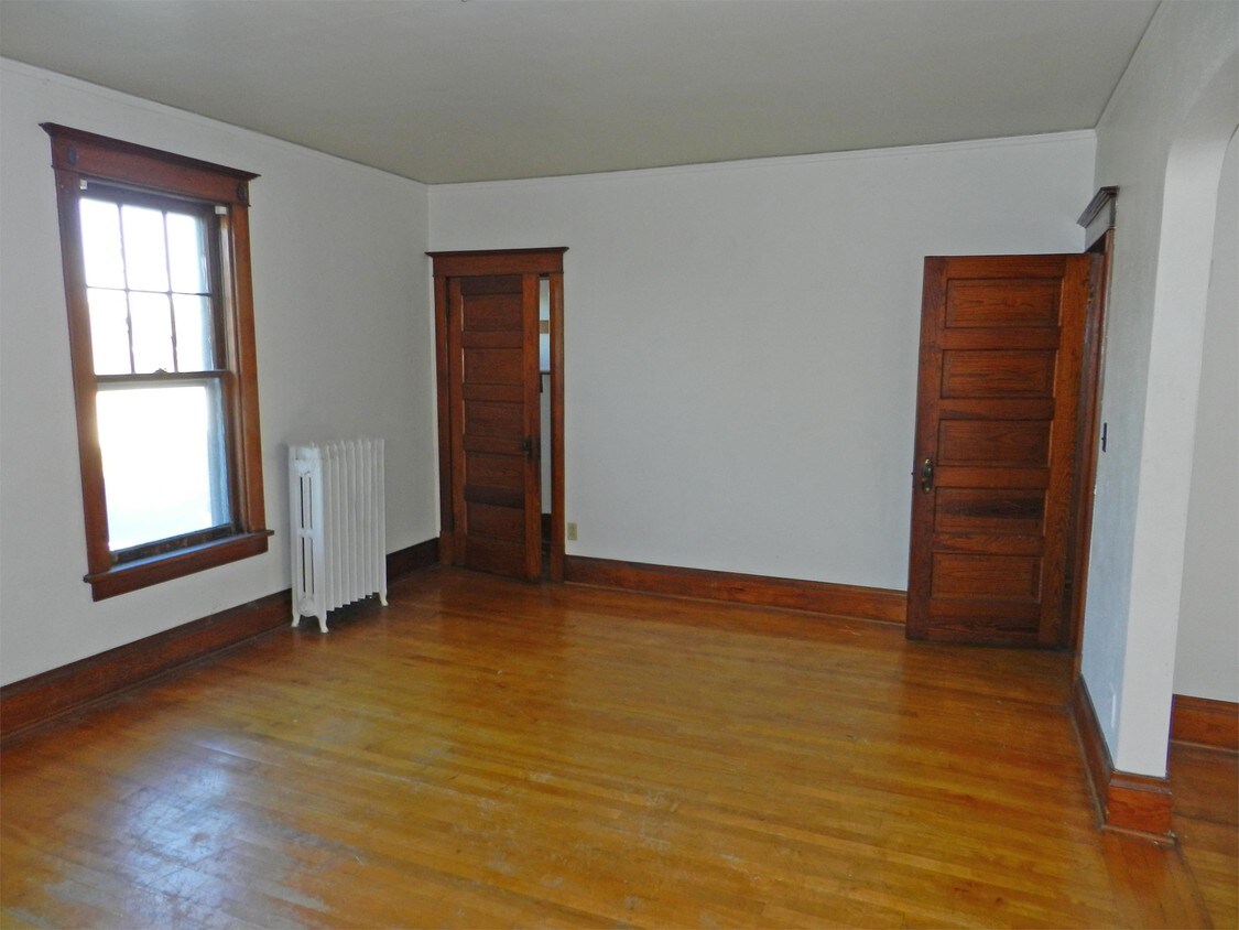 Primary Photo - 1609-1611 Hammond Ave (M) - 2