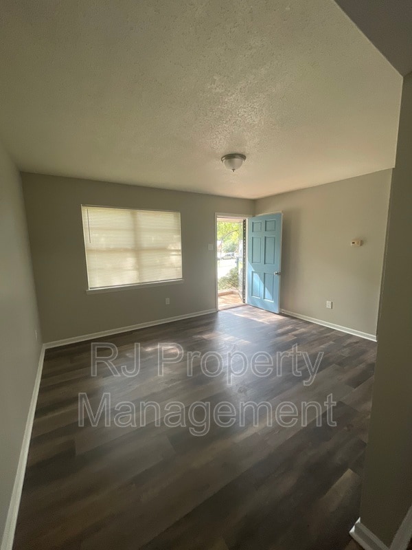 Building Photo - 9154 Haleville St