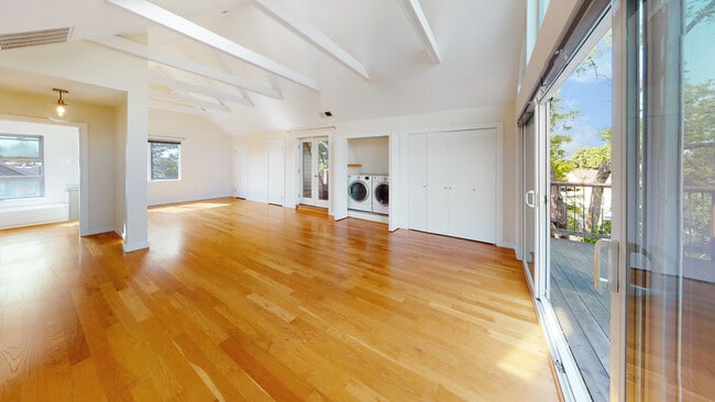 Building Photo - 2043 7th Ave