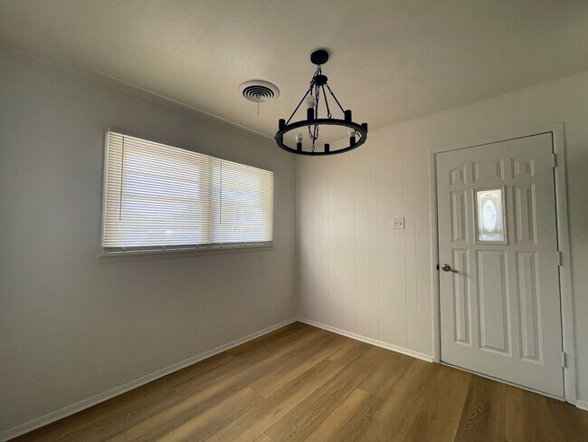Foto del edificio - Modern Comfort Meets Classic Charm – Fresh-Renovated 3-Bed Home in Lamesa