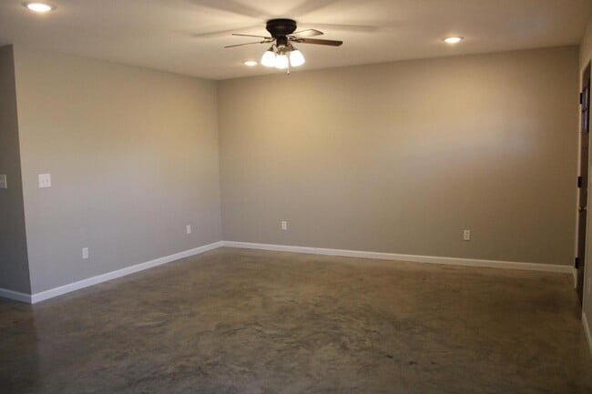 Building Photo - 192 Cane Creek Rd