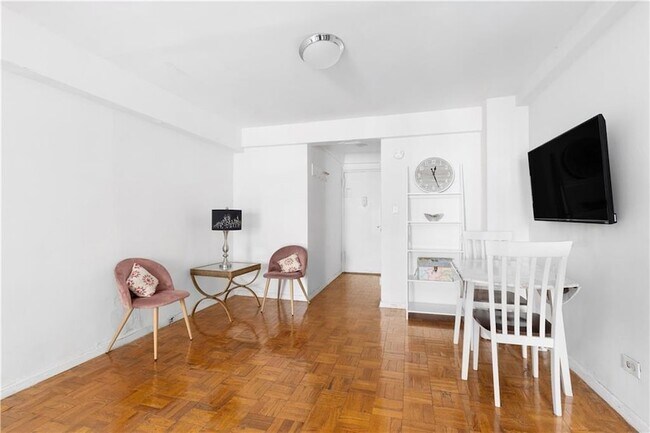 Foto del edificio - 240 E 55th St