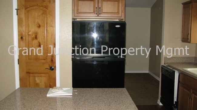 Building Photo - 596 1/2 Creekside Ct