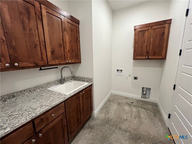 Building Photo - 274 Kerlick Ln