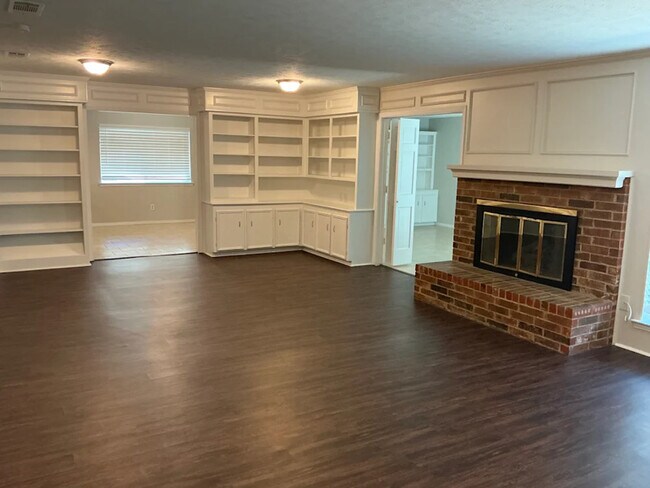 Foto del edificio - 1706 Surrey Ct