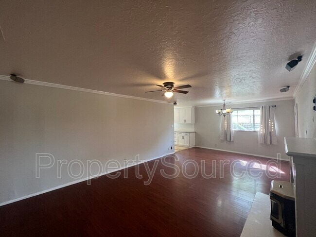 Building Photo - 1018 Vernal St