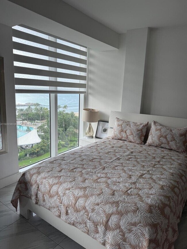 Foto del edificio - 10275 Collins Ave