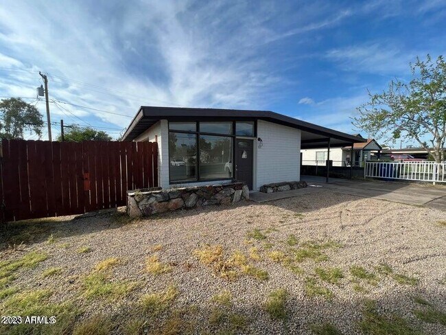 Building Photo - 453 W University Dr