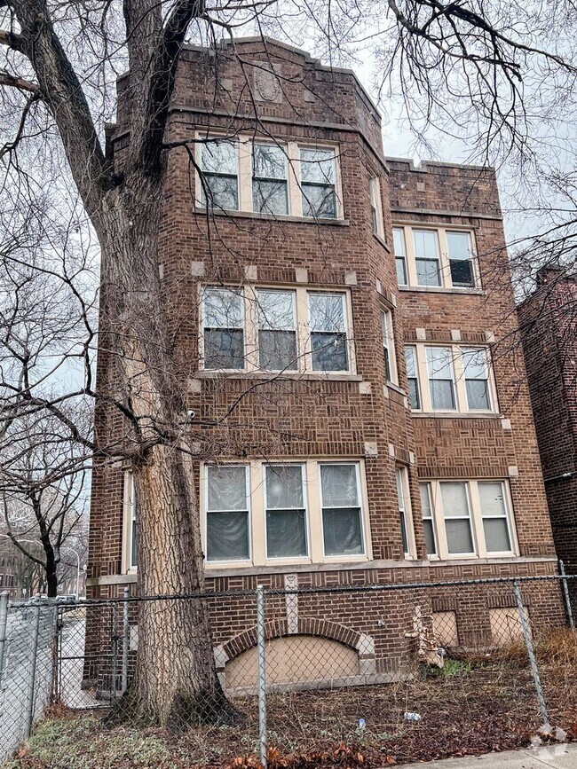 Building Photo - 835 E 80th St