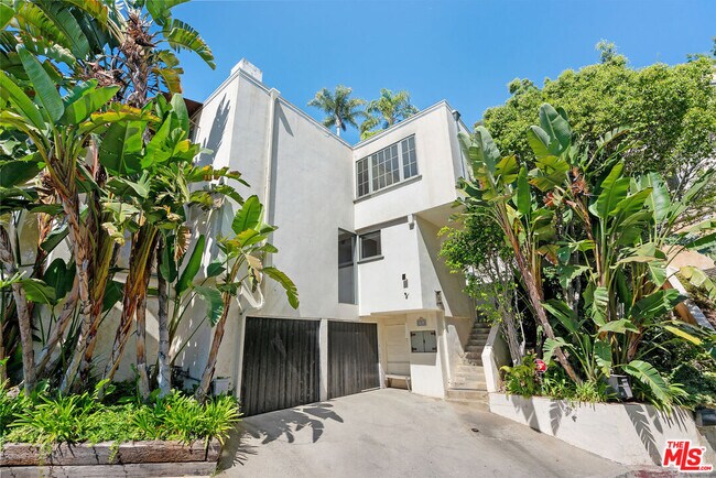 Building Photo - 9315 Lloydcrest Dr