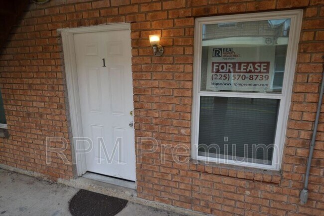 Building Photo - 947 Grebe St