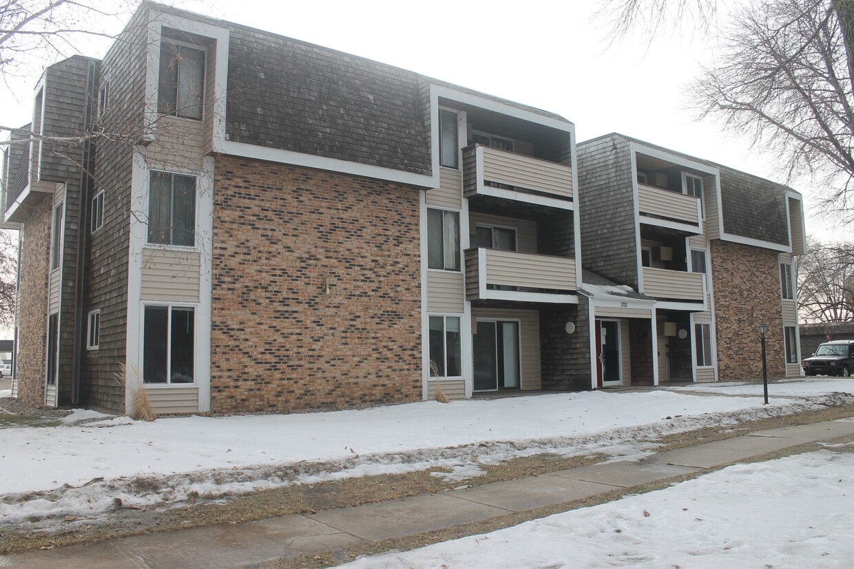 1701 5th St SW Unit 201, Willmar, MN 56201 Apartments in Willmar, MN