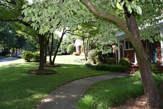 Building Photo - 4311 Castlewood Rd