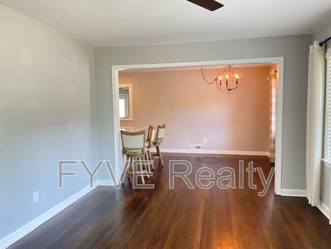 Building Photo - 796 Timberland St