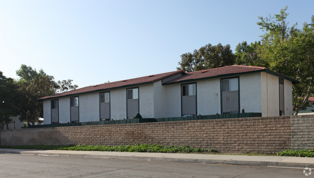 Primary Photo - Los Alisos North Apartments