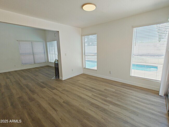 Foto del edificio - 1121 W Manor St